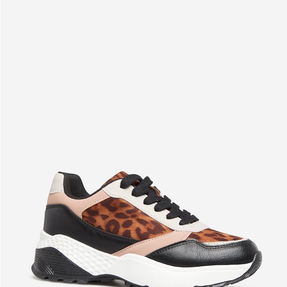 SOLD !! SOLD!! Women’s Sneakers - Picture 4 of 6